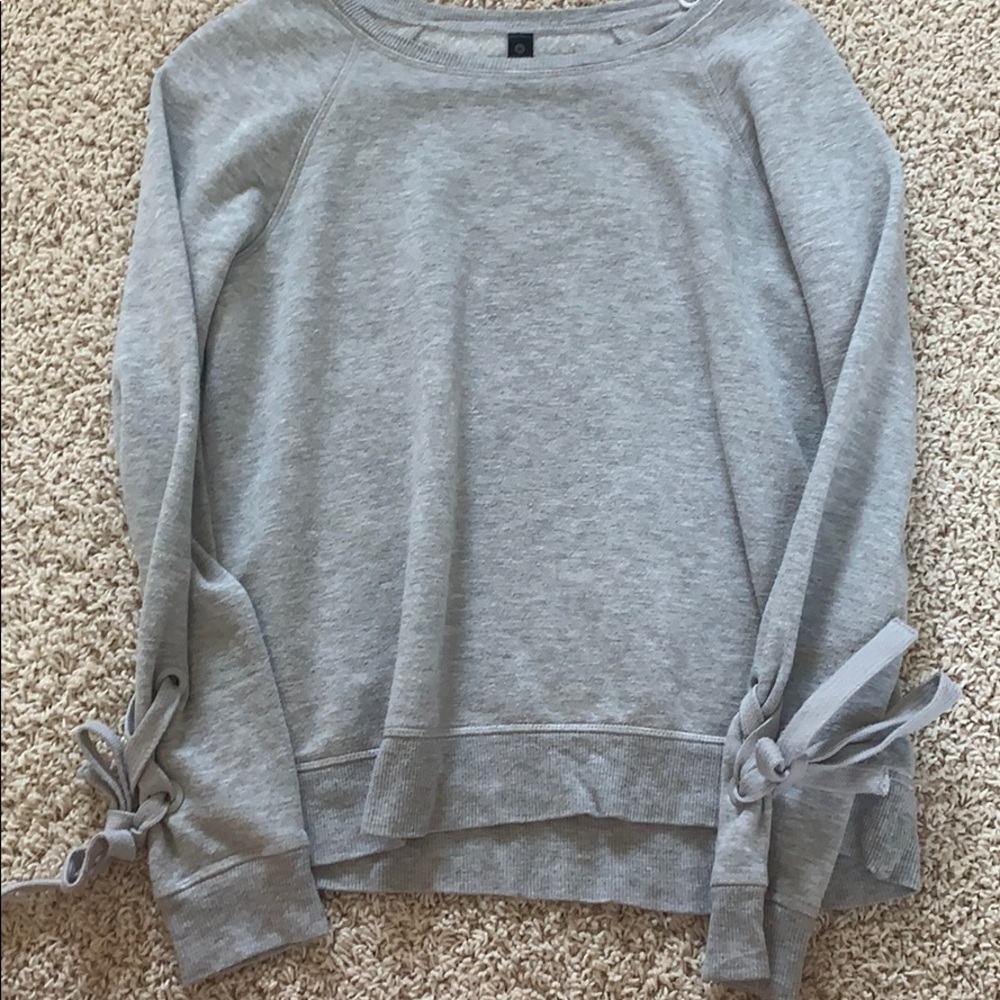 super cute grey sweater!!
